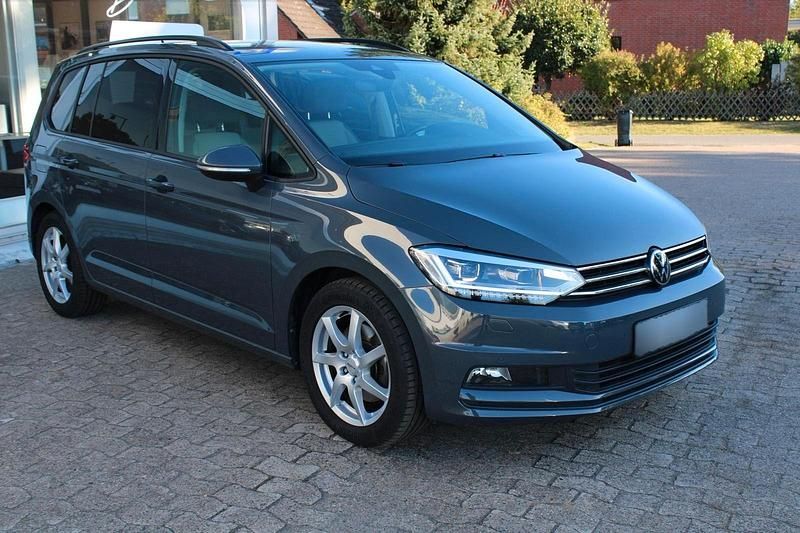 Gebraucht VW Touran Comfortline 150 PS (110 kW) 2023 Grau metallic Van / Kleinbus