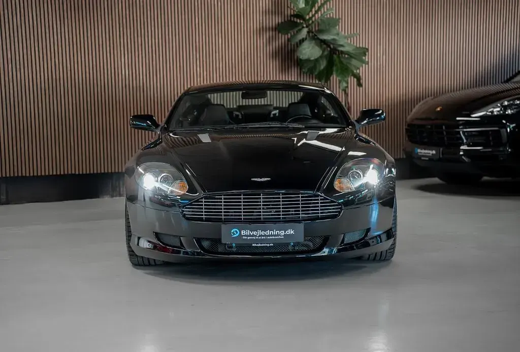 Używany Aston Martin DB9 457 KM (336 kW) 2005 Czarny