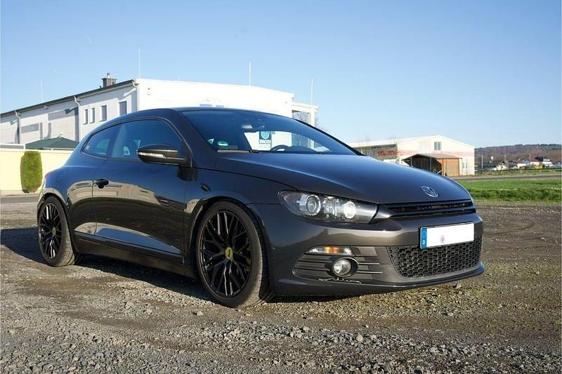 Braun Gebraucht 2010 VW Scirocco Team Coupé | 7.600 € (Fairer Preis) - Bild 1/4