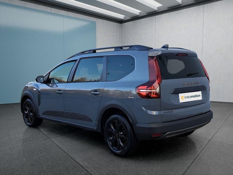 Neu Dacia Jogger 101 PS (74 kW) 2025 Grau Van / Kleinbus
