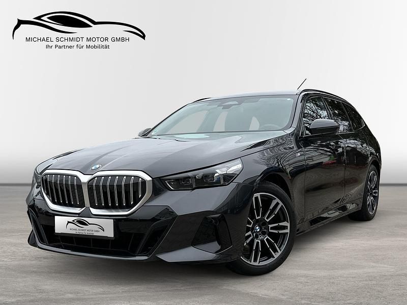 Sophistograu Gebraucht 2024 BMW 520 M Sport Limousine | 47.900 € (Superpreis) - Bild 1/4