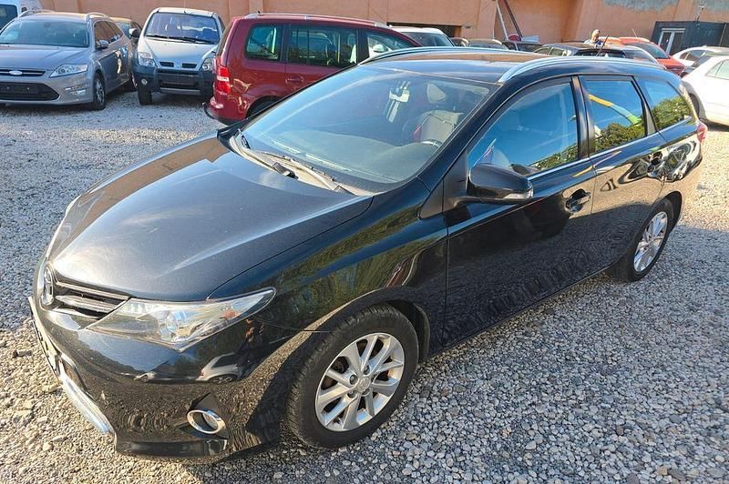 Schwarz Gebraucht 2013 Toyota Auris Touring Sports Life+ Kombi | 6.990 € (Fairer Preis) - Bild 1/4
