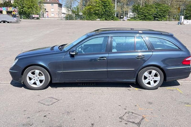 Gebraucht Mercedes E320 Avantgarde 224 PS (164 kW) 2005 Schwarz Limousine