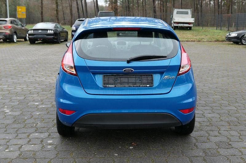 Gebraucht Ford Fiesta Trend 80 PS (58 kW) 2014 Blau Kleinwagen