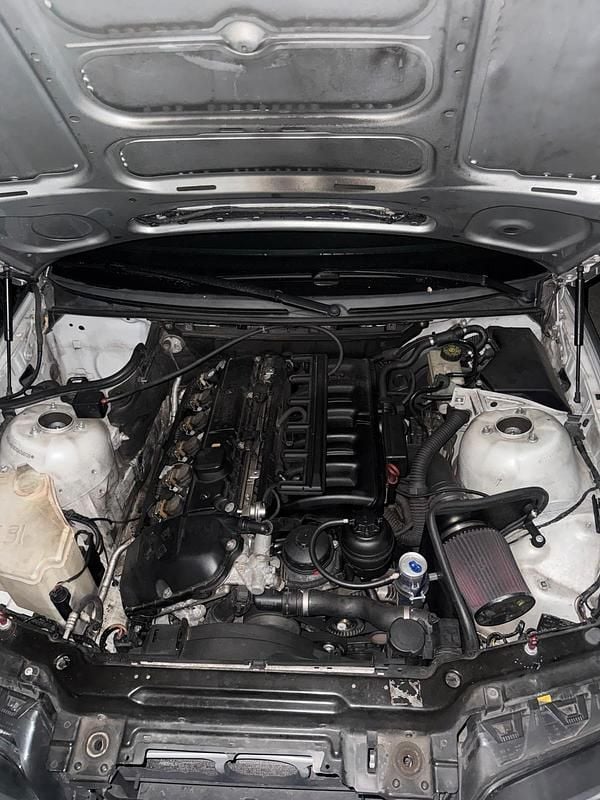 Second-hand BMW 328 210 CP (154 kW) 2000 Argintiu Berlinǎ