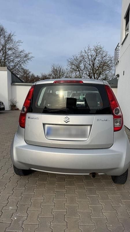 Gebraucht Suzuki Splash Comfort 86 PS (63 kW) 2010 Silber Kleinwagen