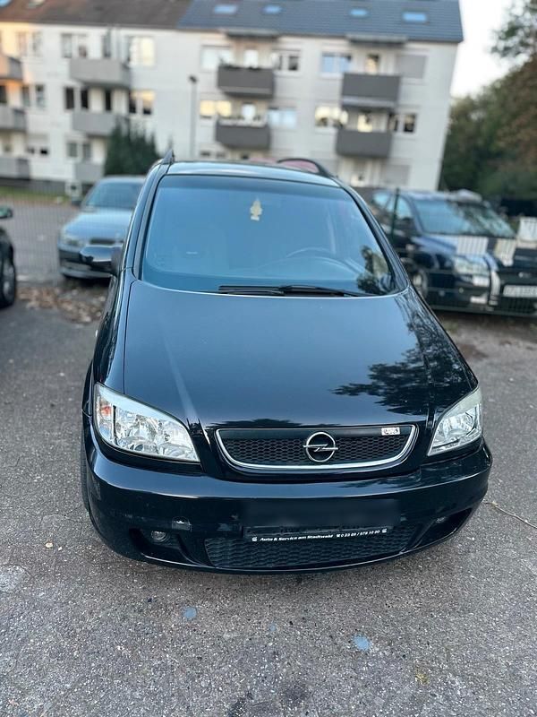 Schwarz Gebraucht 2004 Opel Zafira OPC Van / Kleinbus | 1.700 € (Etwas zu teuer) - Bild 1/4