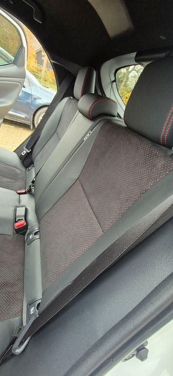 Gebraucht Toyota Yaris Sport 116 PS (85 kW) 2023 Weiß Limousine