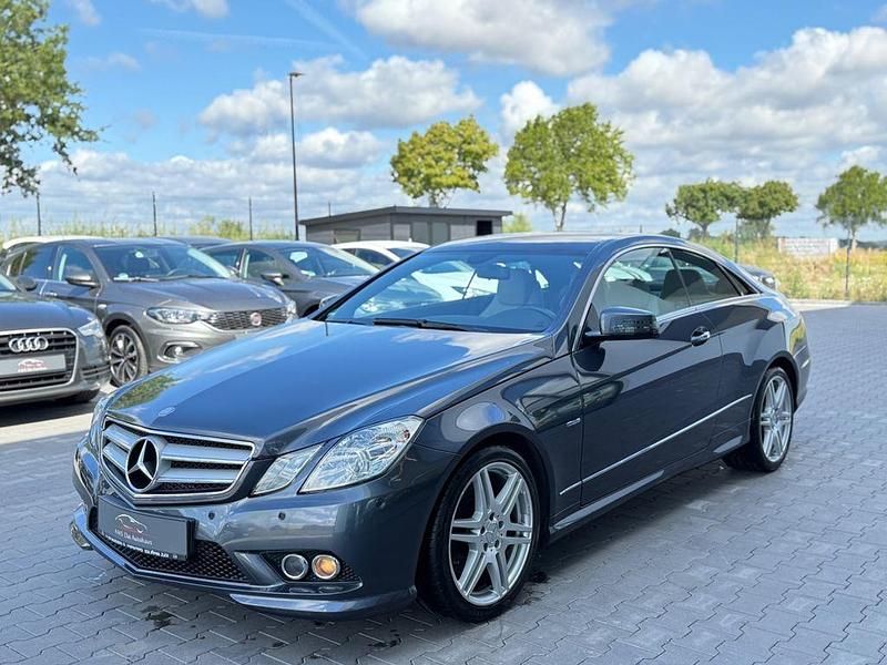 Grau Gebraucht 2011 Mercedes 200 AMG Coupé | 16.950 € (Etwas zu teuer) - Bild 1/4