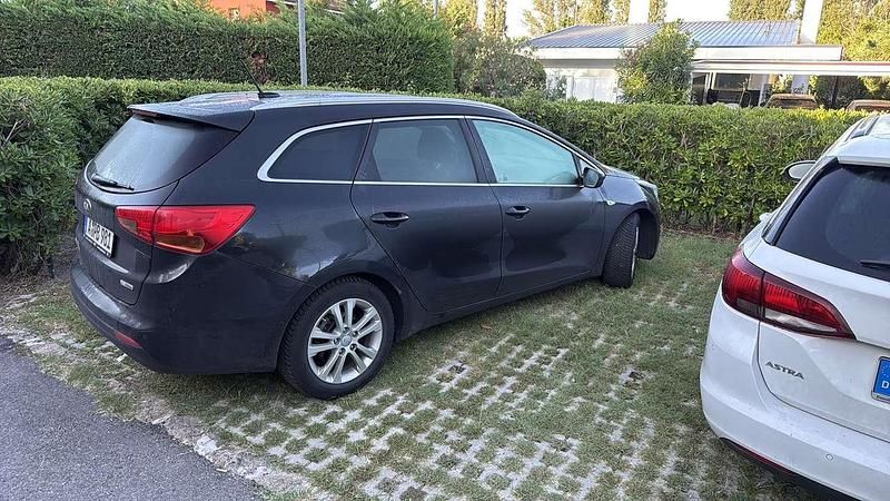 Schwarz Gebraucht 2015 Kia Ceed Sportswagon DREAM-TEAM Edition Kombi | 4.500 € (Teuer) - Bild 1/3