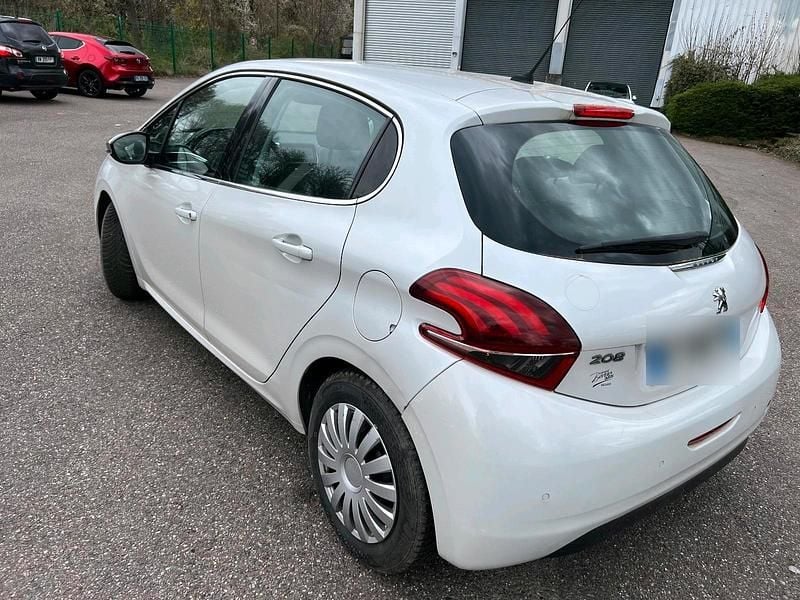 Gebraucht Peugeot 208 82 PS (60 kW) 2018 Weiß Kleinwagen