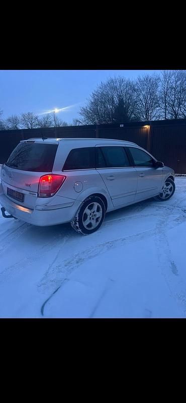 Gebraucht Opel Astra 110 PS (80 kW) 2009 Silber Kombi