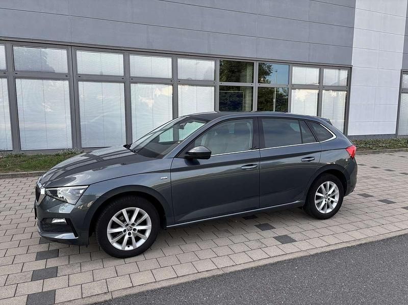 Grau Gebraucht 2020 Skoda Scala Drive Kleinwagen | 16.900 € (Fairer Preis) - Bild 1/4