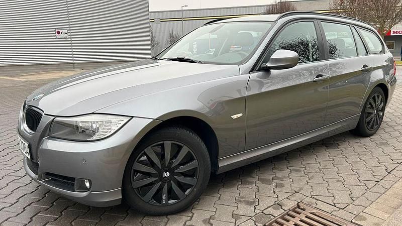 Gebraucht BMW 320 184 PS (135 kW) 2011 Grau Kombi