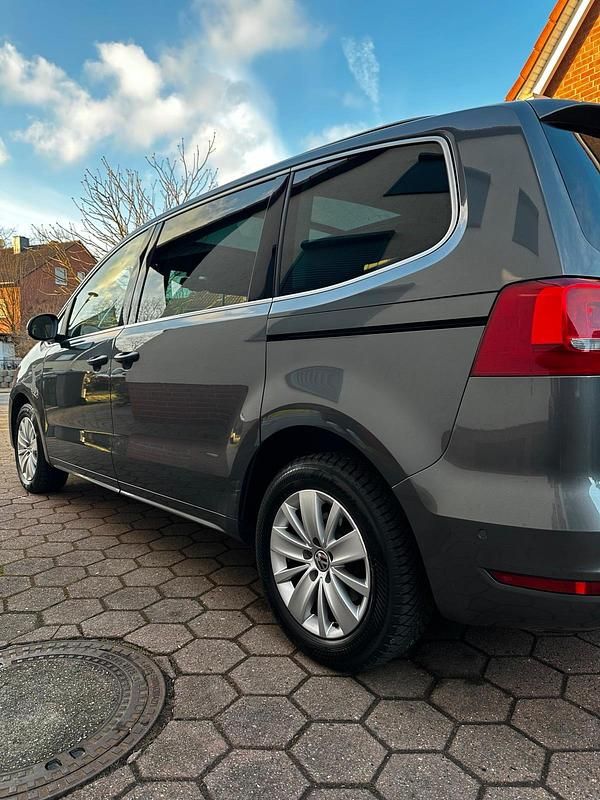 Gebraucht VW Sharan 140 PS (102 kW) 2011 Grau Van / Kleinbus