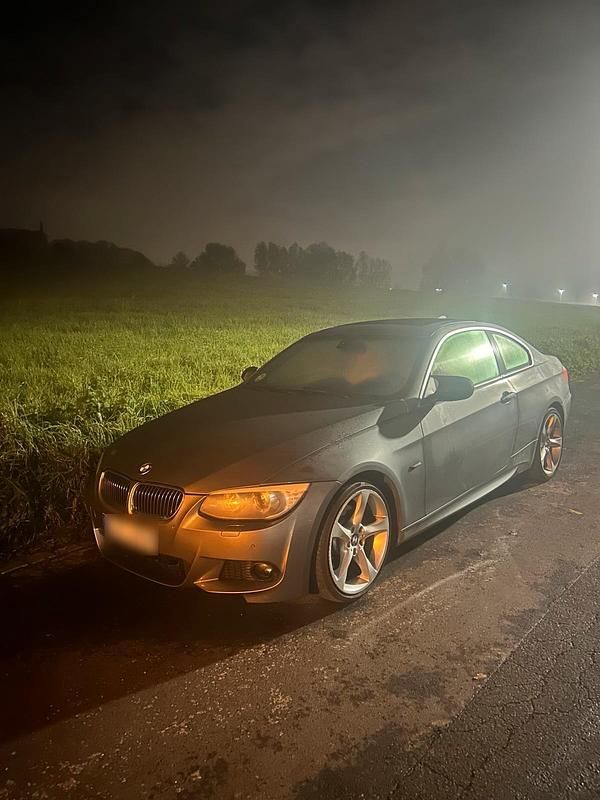 Gebraucht BMW 325 M Sport 218 PS (160 kW) 2012 Silber Coupé