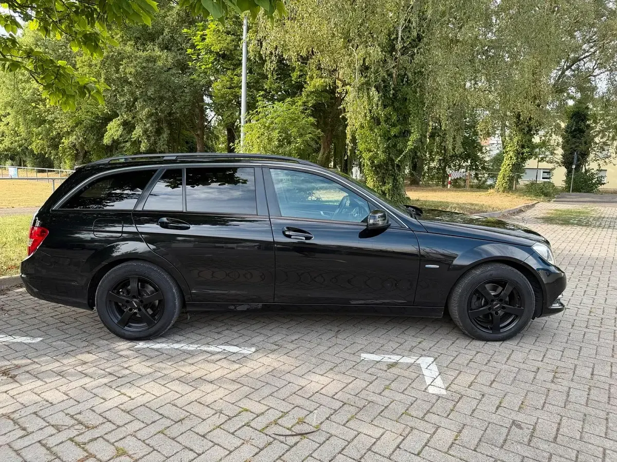 Gebraucht Mercedes C200 136 PS (100 kW) 2012 Schwarz Kombi