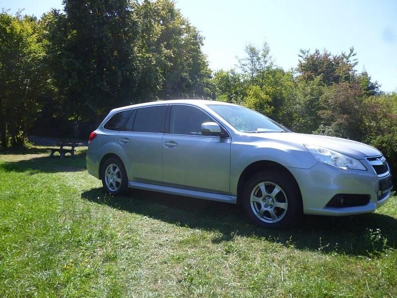 Silber Gebraucht 2014 Subaru Legacy Kombi | 9.500 € - Bild 1/4