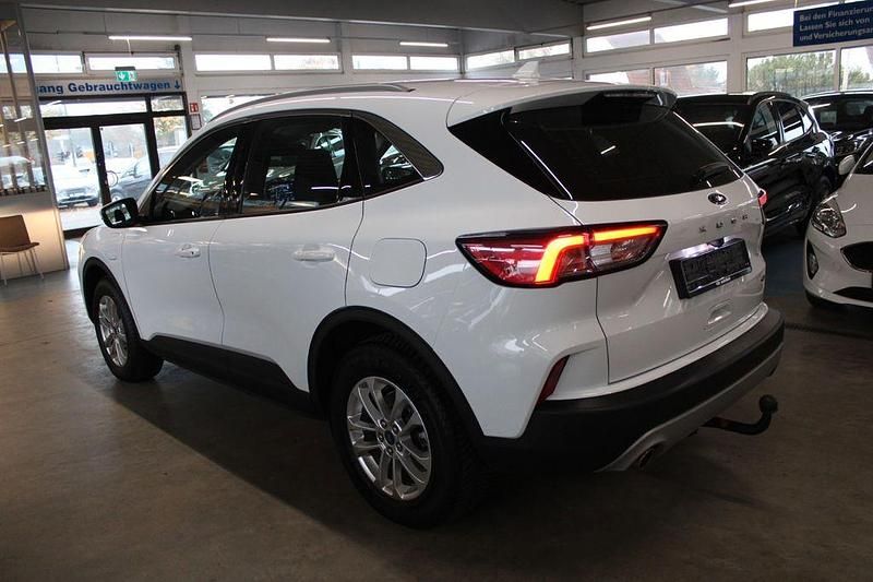 Second-hand Ford Kuga Titanium 224 CP (164 kW) 2022 Alb SUV