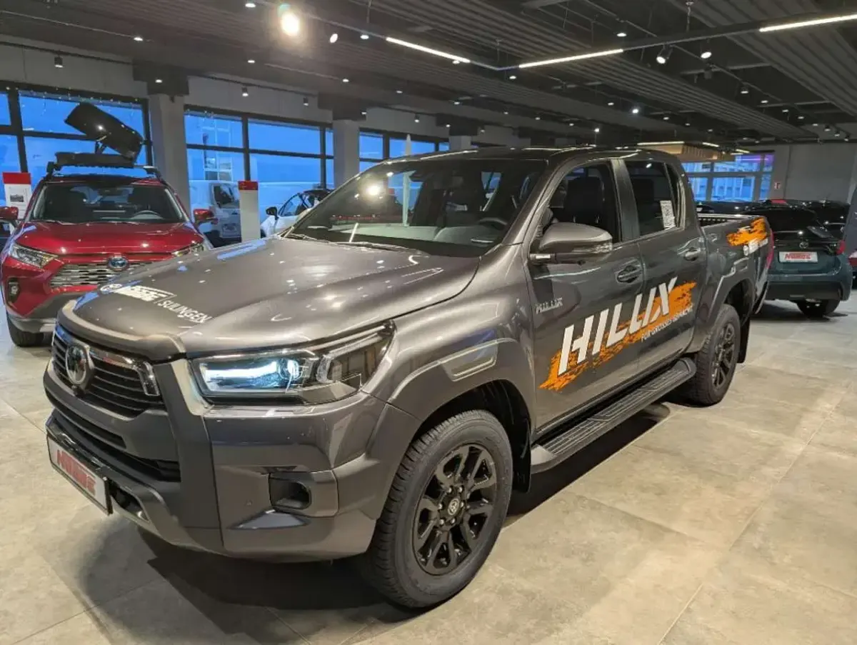 Gebraucht Toyota HiLux 204 PS (150 kW) 2025 Grau Pickup