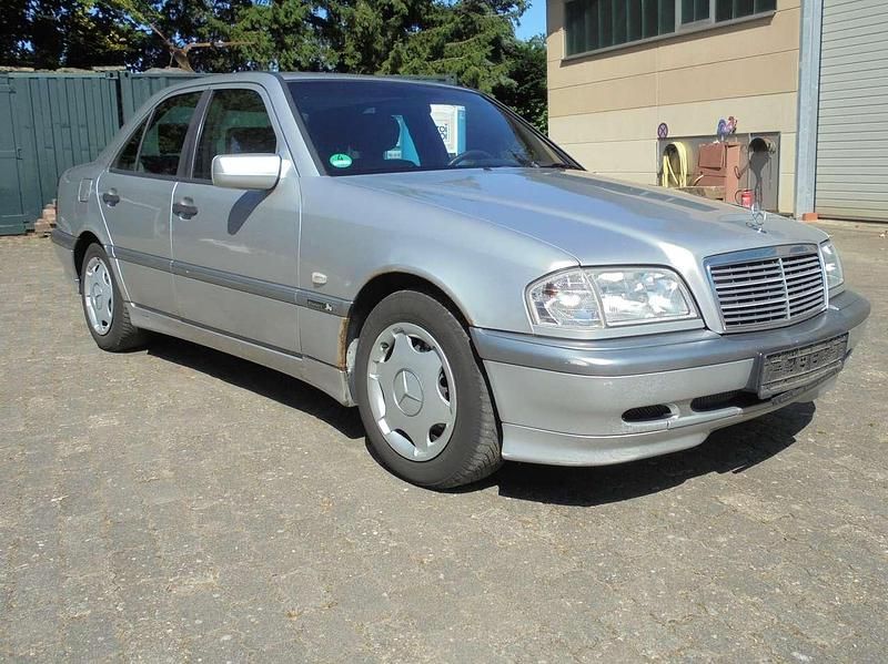 Gebraucht Mercedes C180 122 PS (89 kW) 1998 Silber Limousine