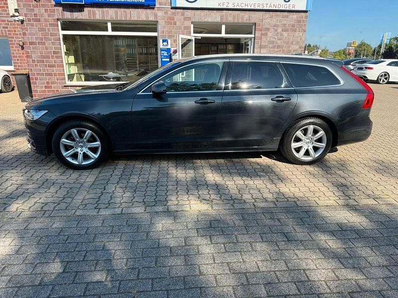 Grau Gebraucht 2019 Volvo V90 Momentum Kombi | 25.000 € (Guter Preis) - Bild 1/4
