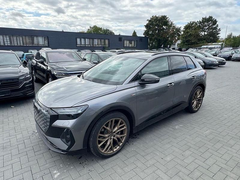 Grau Gebraucht 2023 Audi Q4 e-tron S-Line SUV | 36.990 € (Fairer Preis) - Bild 1/4
