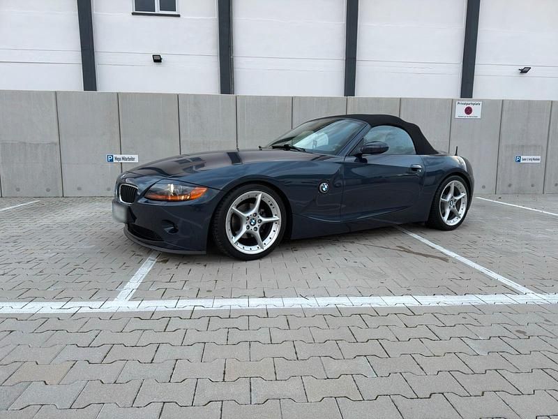 Gebraucht BMW Z4 192 PS (141 kW) 2004 Blau Cabrio