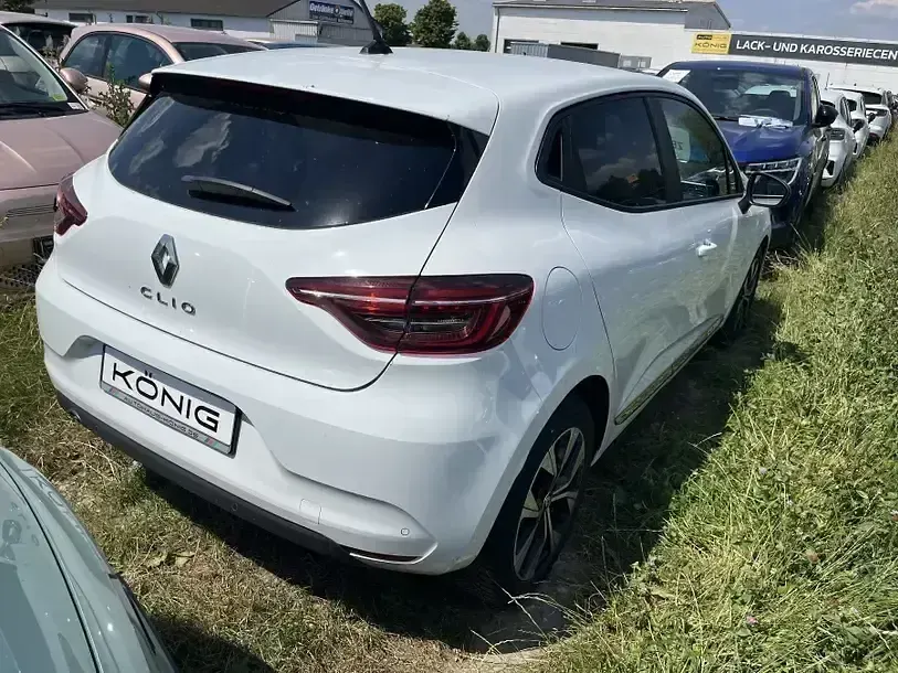 Gebraucht Renault Clio V Evolution 67 PS (49 kW) 2023 Weiß Limousine
