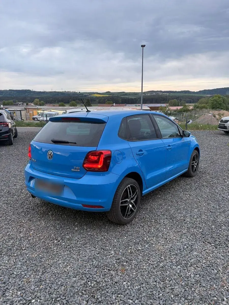 Gebraucht VW Polo LOUNGE 90 PS (66 kW) 2015 Blau Limousine