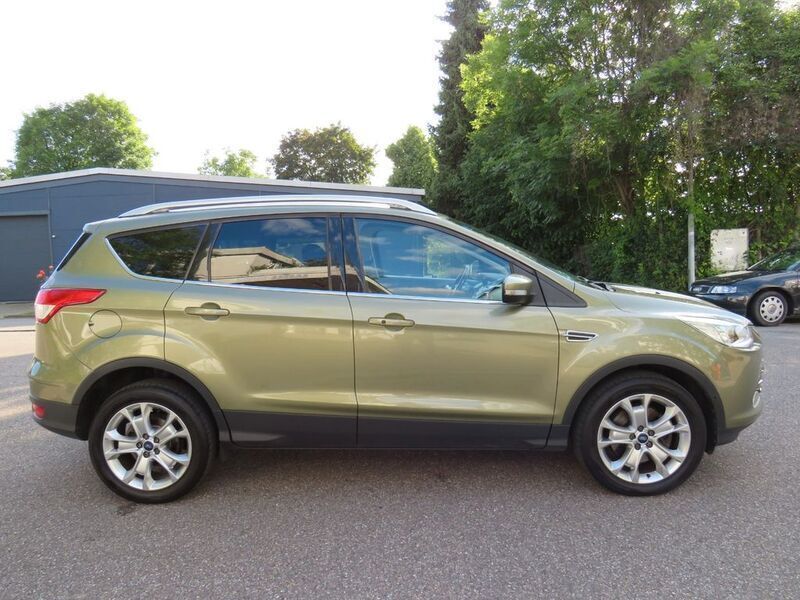 Gebraucht Ford Kuga Titanium 140 PS (102 kW) 2013 Grün SUV