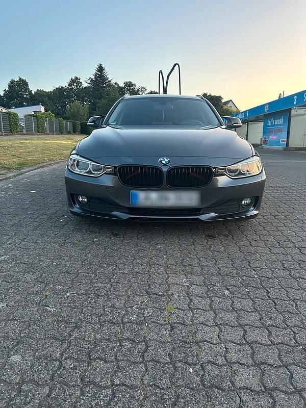 Grau Gebraucht 2013 BMW 320 M Sport Kombi | 13.200 € (Fairer Preis) - Bild 1/4