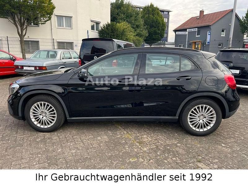Gebraucht Mercedes GLA180 122 PS (89 kW) 2019 Schwarz SUV
