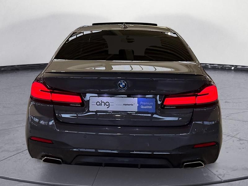 Gebraucht BMW 545e M Sport 286 PS (210 kW) 2022 Grau Limousine