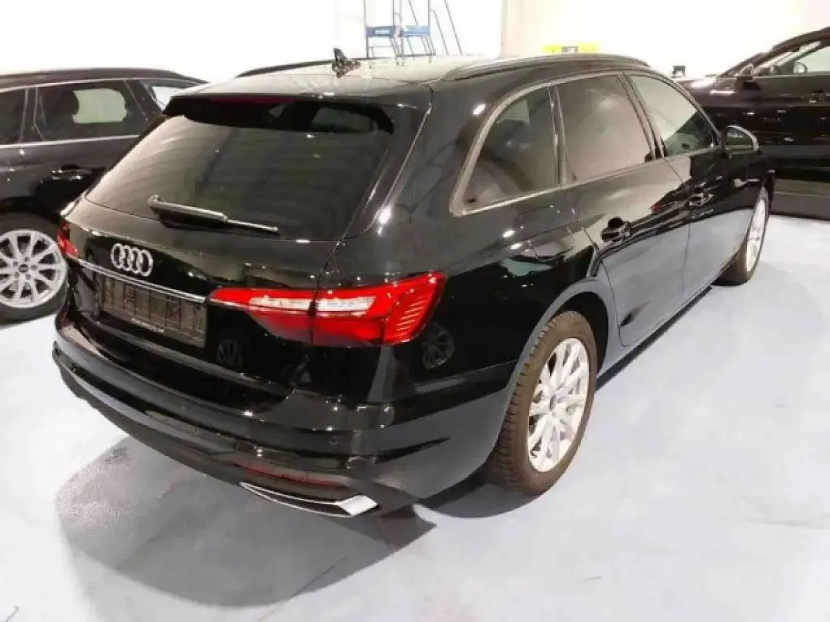 Gebraucht Audi A4 Advanced 150 PS (110 kW) 2022 Mythosschwarz metallic Kombi