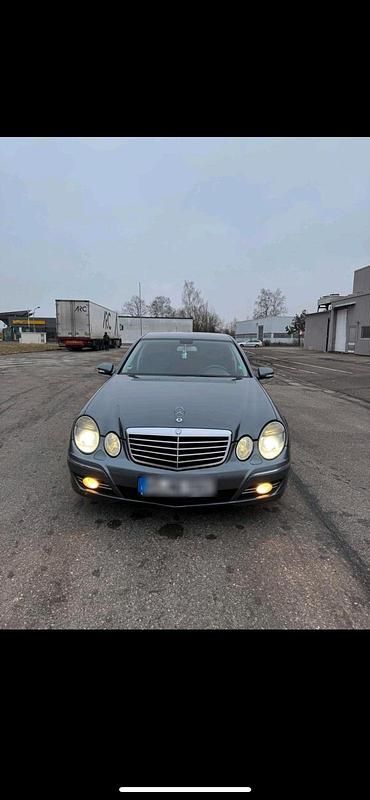 Usata Mercedes E280 190 CV (139 kW) 2007 Grigio Berlina