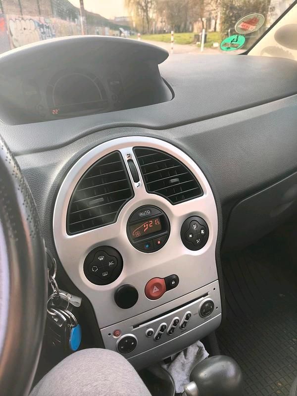 Second-hand Renault Modus 75 CP (55 kW) 2008 Albastru Monovolum