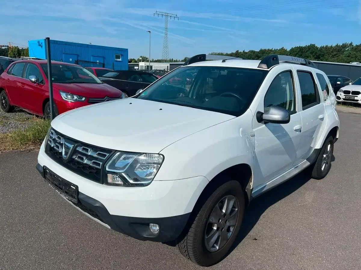 Gebraucht Dacia Duster Lauréate 114 PS (83 kW) 2017 Weiß SUV
