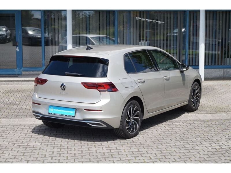 Gebraucht VW Golf VIII Move 116 PS (85 kW) 2023 Silber Limousine