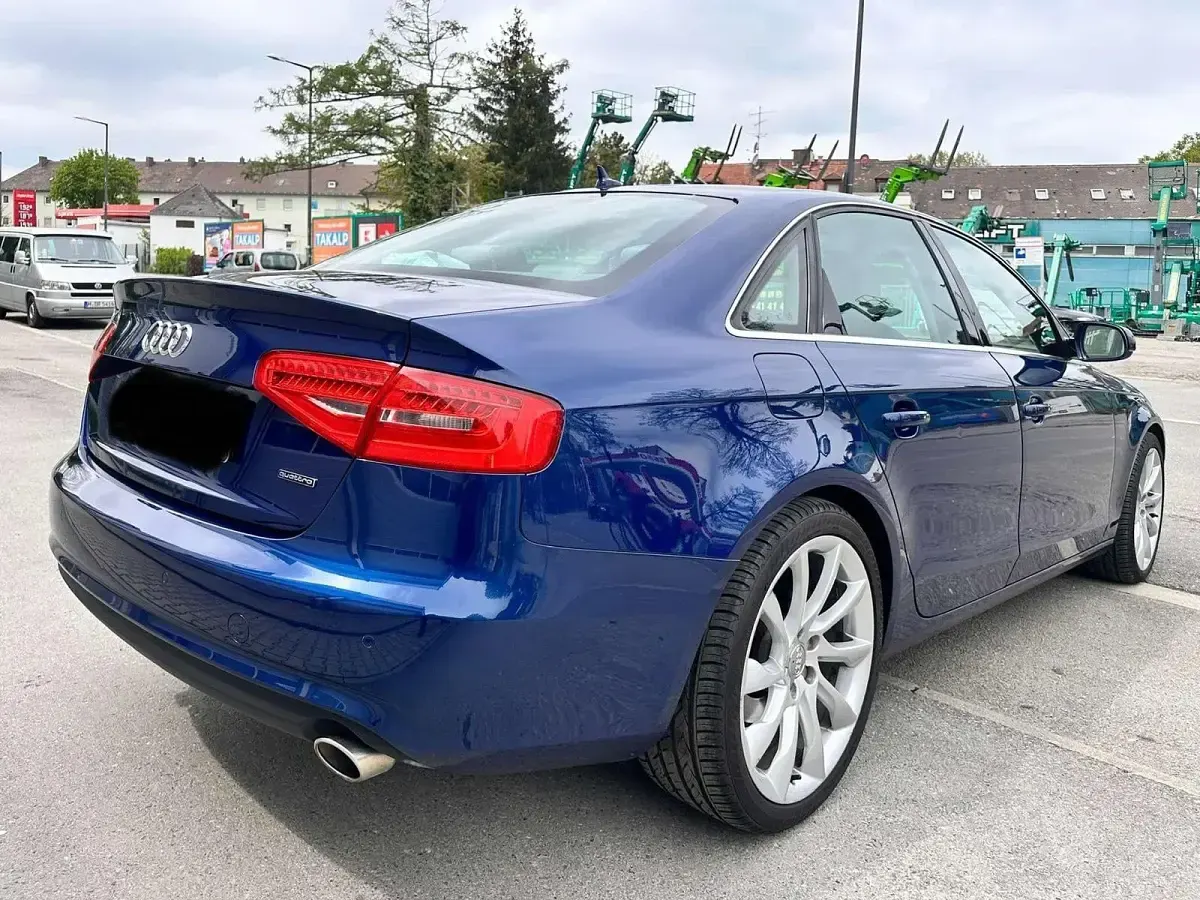 Gebraucht Audi A4 247 PS (181 kW) 2013 Blau Limousine