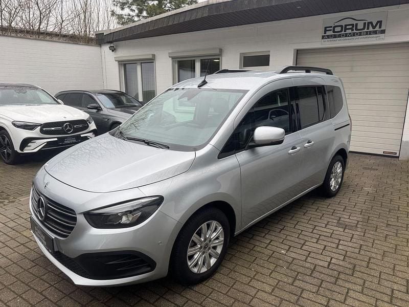 Gebraucht Mercedes T180 131 PS (96 kW) 2023 Silber Van / Kleinbus