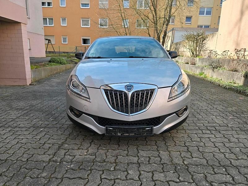 Gebraucht Lancia Delta 120 PS (88 kW) 2011 Silber Kleinwagen