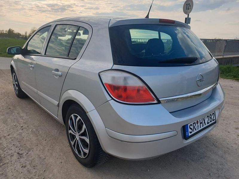 Używany Opel Astra 105 KM (77 kW) 2005 Sedan/Limuzyna