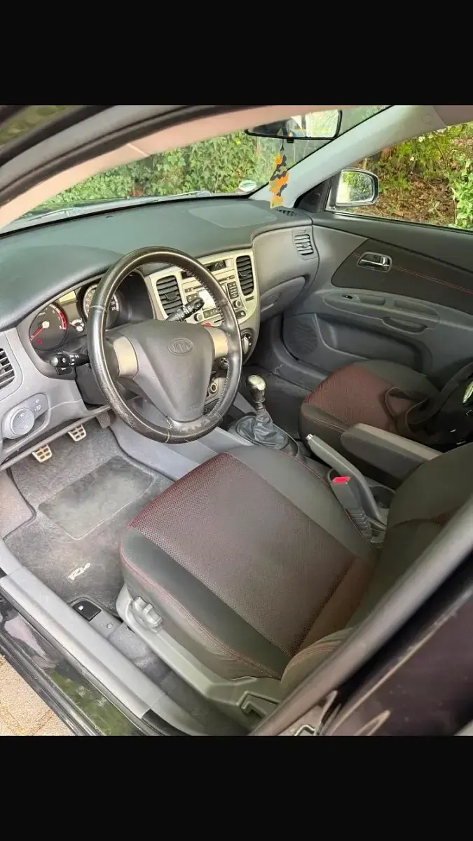 Gebraucht Kia Rio 96 PS (70 kW) 2009 Schwarz Kleinwagen