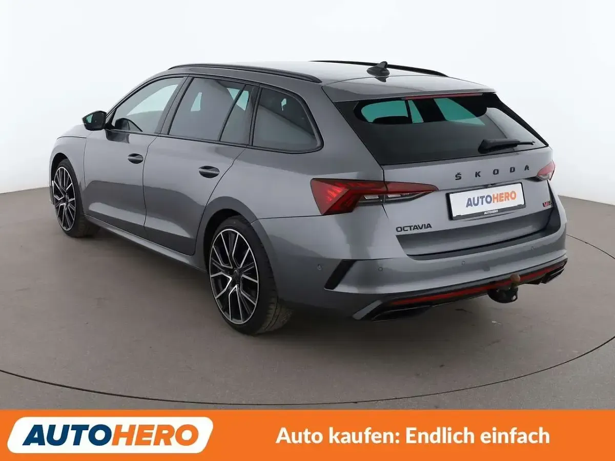 Gebraucht Skoda Octavia RS 200 PS (147 kW) 2024 Graphite grey Kombi