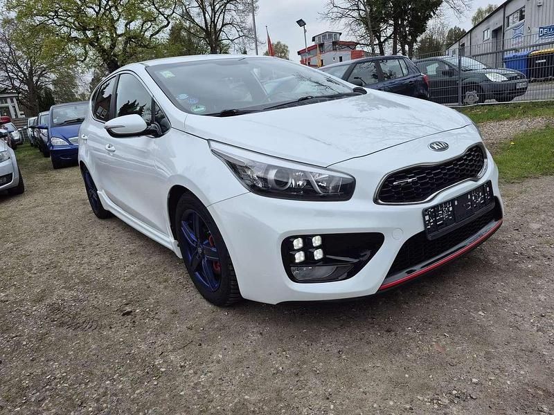 Gebraucht Kia Ceed GT-Challenge 204 PS (150 kW) 2016 (hw2) deluxeweiss met. Kleinwagen