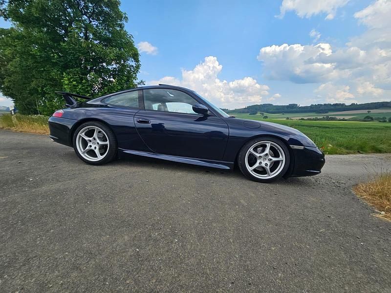 Blau Gebraucht 2004 Porsche 911 Carrera Coupé | 43.996 € (Etwas zu teuer) - Bild 1/4