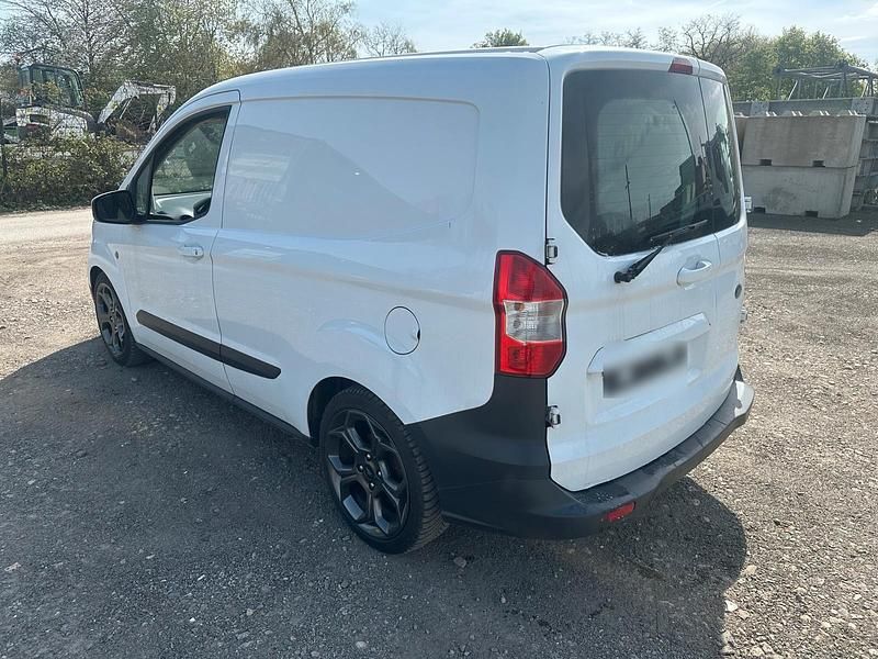 Gebraucht Ford Courier 2015 Weiß Van / Kleinbus