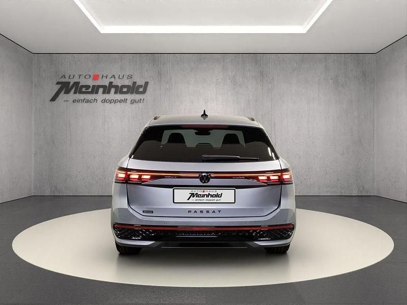 Gebraucht VW Passat R-line 150 PS (110 kW) 2025 Silber Kombi
