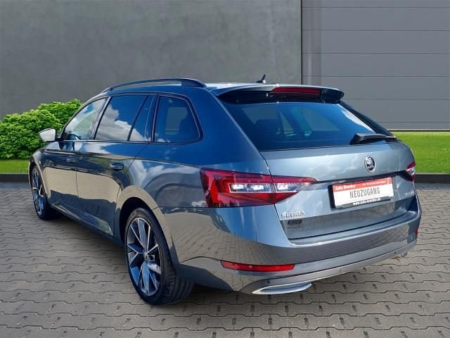 Gebraucht Skoda Superb SportLine 179 PS (131 kW) 2016 Grau Kombi